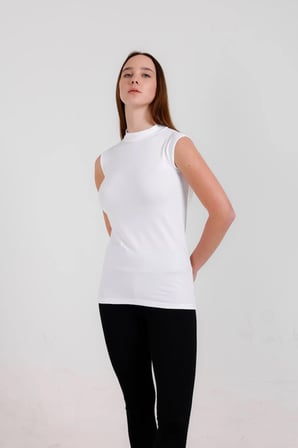 Kadın Anne Beyaz Pamuklu Penye Balıkçı Dik Yaka Sıfır Kol Kolsuz Body Bady Içlik