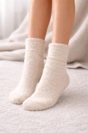 1 Çift Kadın Peluş Patik Çorap Bej – Yumuşak, Şık Görünümlü ve Sıcak Tutan