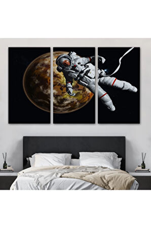 Gezegenin Arka Planındaki Astronot Kanvas Duvar Tablosu-1182