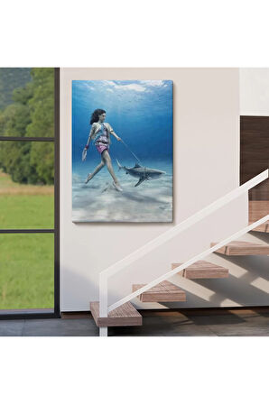 Su Altında Köpek Balığı Gezdiren Kadın Tablosu-6482