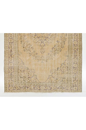 206x303 cm Yumuşak Renklerde Türünün Tek Eski El Düğümlü Uşak Alan Halısı. Yünlü Halı