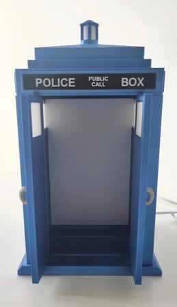 TARDIS Temalı 3D Baskı LED Gece Lambası – USB, Açma/Kapama Düğmeli