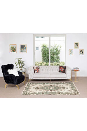 111x212 cm Bej ve Yeşil Renklerde Eski El Yapımı Anadolu Halısı, Madalyon Tasarımlı Halı