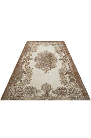 Kahverengi Desenli Halı
