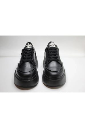 KADIN HAKİKİ SİYAH DERİ SİYAH RUGAN GARNİLİ GÜNLÜK SNEAKER