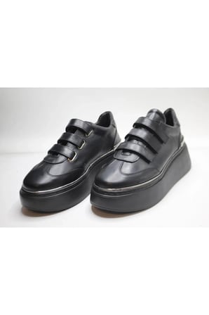 KADIN HAKİKİ SİYAH DERİ GÜNLÜK CIRTLI SNEAKER