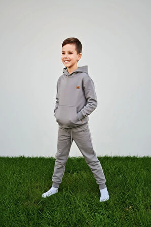 Kapüşonlu ve Kanguru Cepli Gri Renk Erkek Çocuk Eşofman Takım