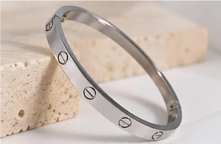 Silver Cartier Bileklik – Şık ve Modern Tasarım Kadın Bileklik