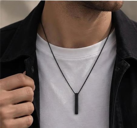 Siyah Çubuk Kolye – Minimal ve Modern Tasarım
