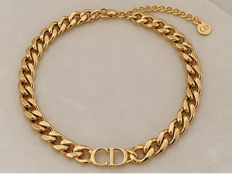 Gold CD Zincir Kolye Christian Dio Model – Şık ve Dikkat Çekici Tasarım