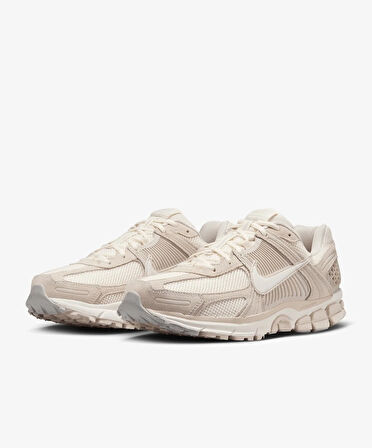Nike Zoom Vomero 5    HF1553-100