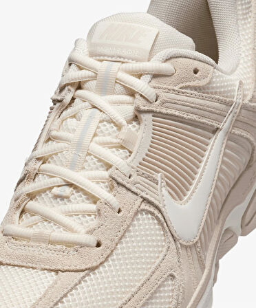 Nike Zoom Vomero 5    HF1553-100