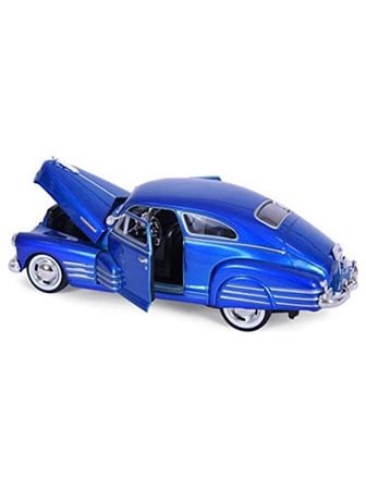 Motormax  1948 Chevy Aerosedan Fleetline (1:24) Diecast Model Araba 