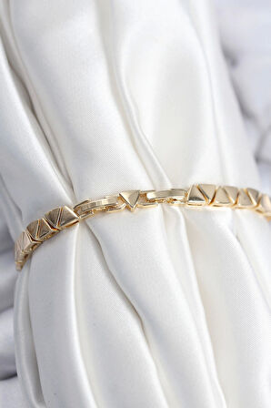 Pirinç VIP Seri Gold Renk Sıralı Üçgen Model Kadın Bileklik