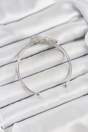 Pirinç Gümüş Renk Kalpli Zirkon Taşlı Kadın Bileklik