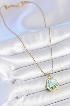 316L Çelik Gold Renk Zincir Mavi Çiçek İşlemeli İnci İşlemeli Portre Model Kadın Kolye