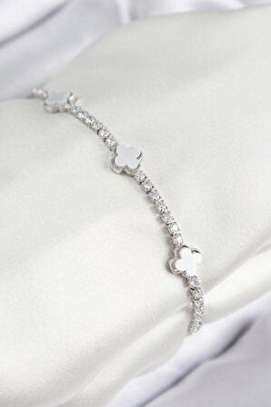 Pirinç Zirkon Taşlı Yonca Model Gümüş Renk Kadın Bileklik