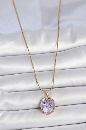 316L Çelik Gold Renk Zincir Mor Çiçek İşlemeli İnci Detay Portre Model Kadın Kolye