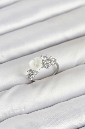 Pirinç Gümüş Renk Çiçek Model Zirkon Taşlı Kadın Yüzük