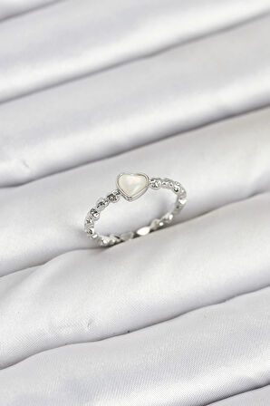 Pirinç Gümüş Renk Kalpli Model Kadın Yüzük