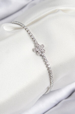 Pirinç Zirkon Taşlı Çiçek Model Gümüş Renk Kadın Bileklik