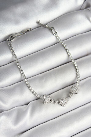 Pirinç Sıralı Kalp Figürlü Zirkon Taşlı Gümüş Renk Kadın Bileklik