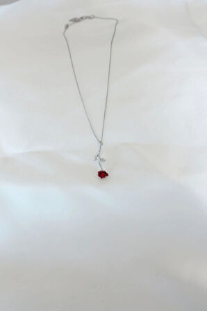 Gümüş Kaplama Kırmızı Gül Figürlü Kadın Kolye