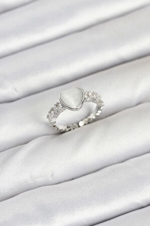 Pirinç Gümüş Renk Zirkon Taşlı Kalpli Kadın Yüzük