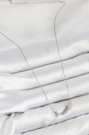 Pirinç Zirkon Taşlı Balık Kılçığı Model Gümüş Renk Kadın Kolye