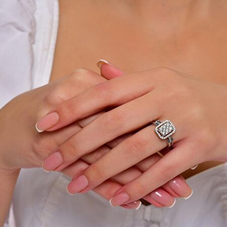 Baget Taşlı Altın Yüzük