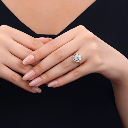 Taşlı Tasarım Altın Yüzük