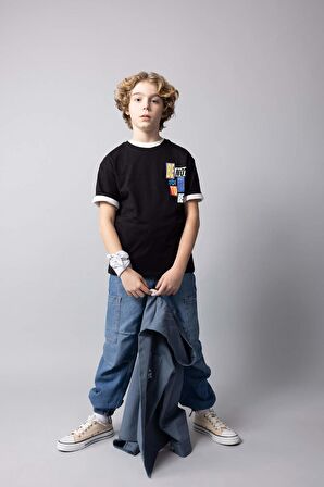 DeFacto Erkek Çocuk Oversize Fit Bisiklet Yaka Kısa Kollu Tişört B6432A824SMBK81