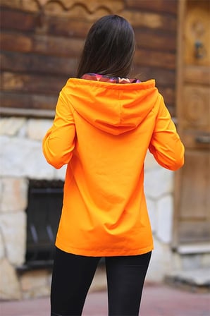 Turuncu Kapüşonu Renkli Cepli İnce Yağmurluk
