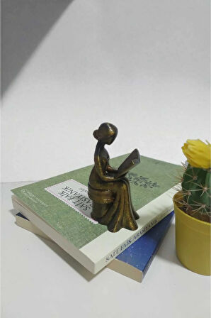 Dekoratif Kitap Okuyan Minyatür Kadın Biblo-Kitaplık ve Masaüstü Süsü - 8cm yükseklik