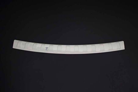 VW Golf 7 Krom Arka Tampon Eşiği (Taşlı) 2013 ve Sonrası