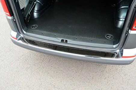 VW T6.1 Caravelle Siyah Krom Arka Tampon Eşiği Çift Kapı 2020 ve Sonrası