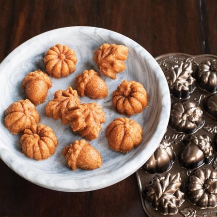 Nordicware 92048 Mini Balkabakları Kek Kalıbı