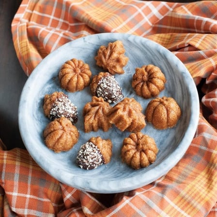 Nordicware 92048 Mini Balkabakları Kek Kalıbı