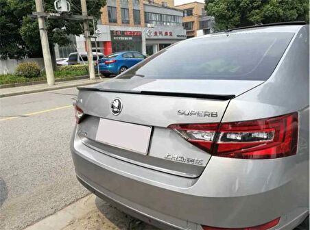 Skoda Superb Rs boyalı spoiler (Pianoblack) 2015-2019 arası