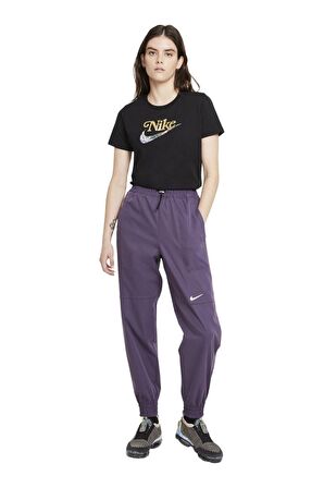 Nike Sportswear Floral Swoosh Short-Sleeve Kadın Tişört - Siyah