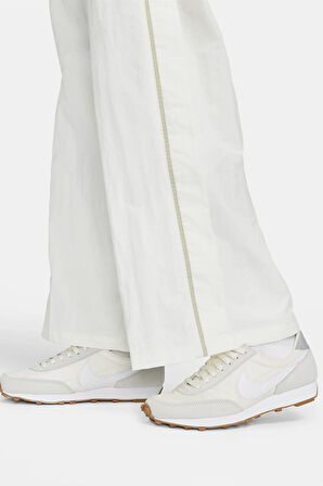 Nike Sportswear Icon Clash Woven Dokuma Geniş Bacak Yüksek Bel Kadın Pantolonu Krem