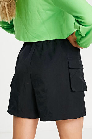 Nike Sportswear Essential Woven High Rise Loose Fit Cargo Short Kadın Dokuma Bol Kesim Kargo Cepli Şort Siyah