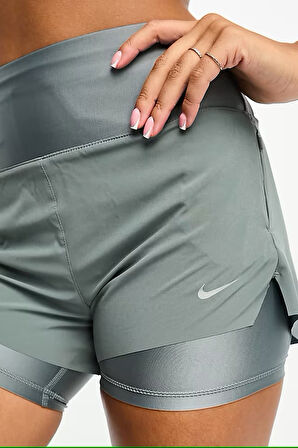 Nike Dri Fit Swift 3in 2N1 Short Kadın Reflektörlü 3 Cepli Taytlı Şort Gri