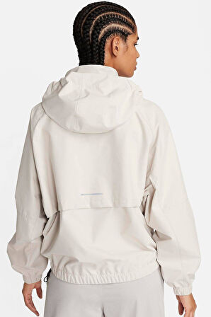 Nike Storm Fit Swift Women's Running Jacket Oversize Kadın Kapüşonlu Yağmur Geçirmez Hava Panelli Koşu Ceket Krem