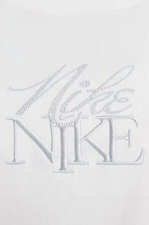 Nike Sportswear Tee Monogram SS BF Büyük Beden İşlemeli Pamuklu Kadın Tişört Beyaz