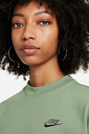 Nike Sportswear Swoosh Crop Kadın Rahat Kesim Kısa Tişört Yeşil
