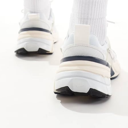 Nike V2K Run Unisex Walking Shoes White And Navy Unisex Yürüyüş Ayakkabısı Beyaz Laci