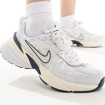 Nike V2K Run Unisex Walking Shoes White And Navy Unisex Yürüyüş Ayakkabısı Beyaz Laci