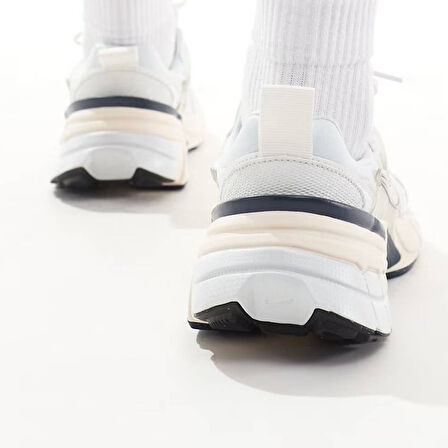 Nike V2K Run Unisex Walking Shoes White And Navy Unisex Yürüyüş Ayakkabısı Beyaz Laci