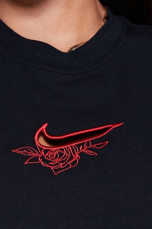 Nike Chill Valentines Day Baby Crop Slim Fit T-shirt Kadın Crop Dar Kesim Tişört Siyah